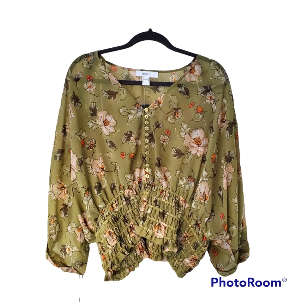 139. Forever 21 women's Green Floral Buttoned Crop Top